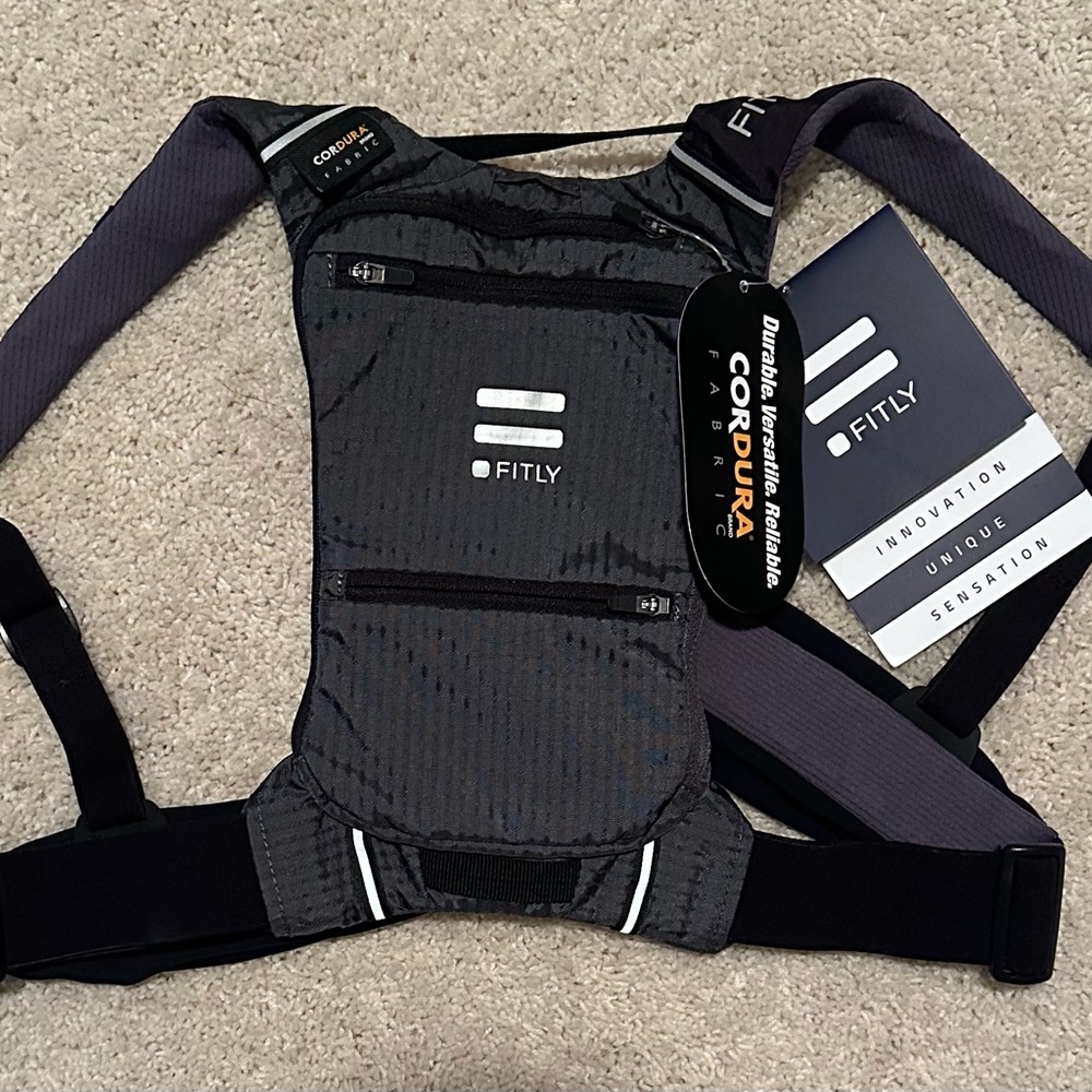 FITLY Lightweight Minimalist Running Black Backpack Size M-L-XL New With Tags